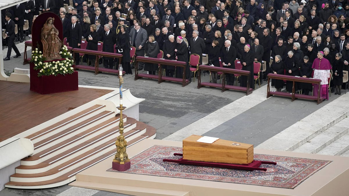 Programa Ver y Creer (8 de Enero) Tema: El Papa ha muerto