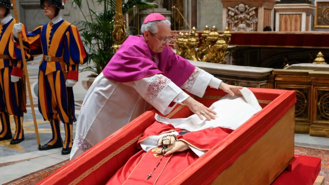 Programa Ver y Creer (27 de abril) Tema: El Papa ha muerto